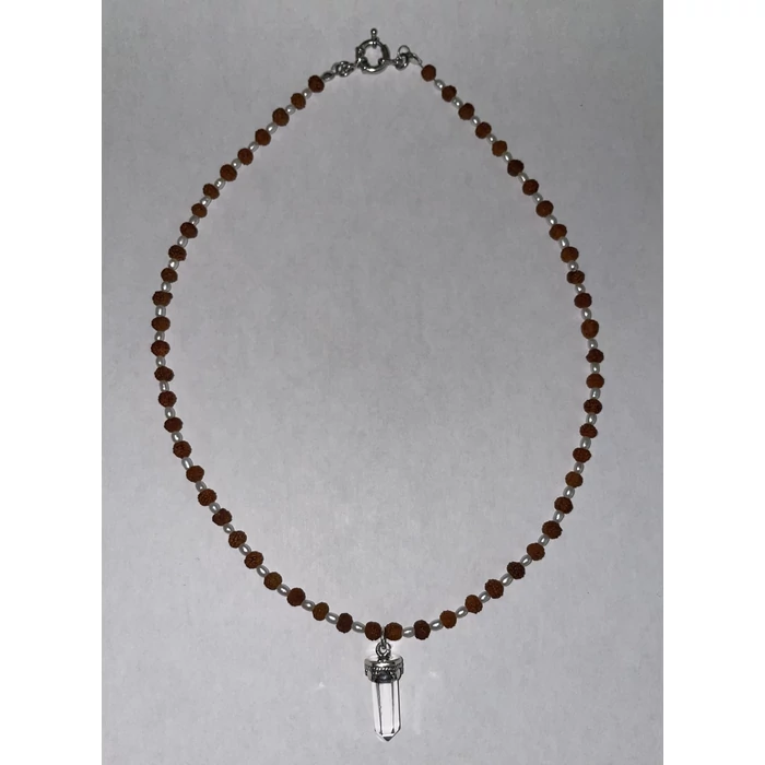 Rudraksha (4 mm) amorf igazgyönggyel, ezüst, hegyikristály medállal, 45 cm